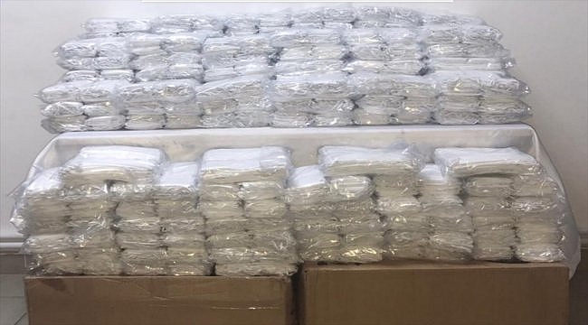 Balıkesir'de kaçak üretilen 10 bin maske ele geçirildi