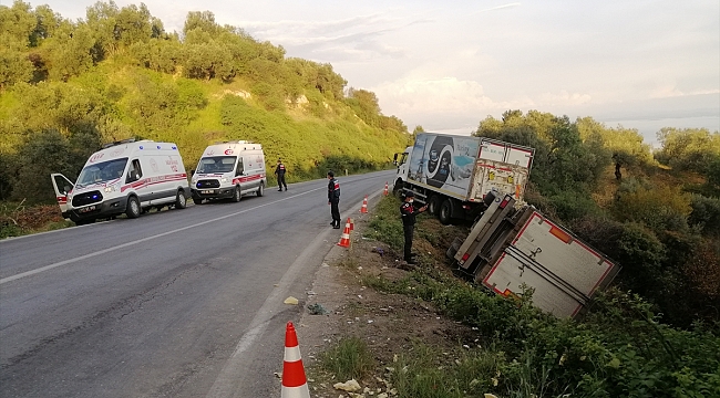 Çanakkale'de kamyon ile kamyonet çarpıştı: 6 yaralı