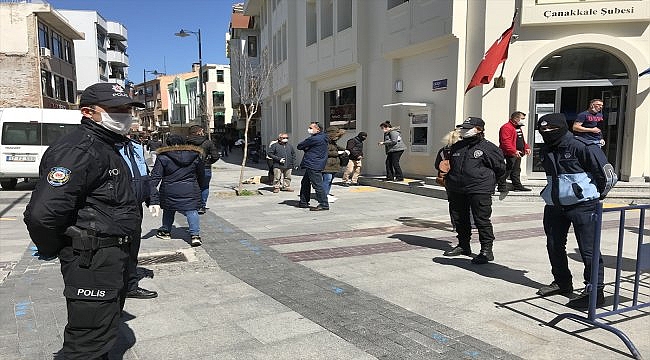 Çanakkale'de koronavirüs tedbirleri kapsamında kimlik kontrolü yapıldı