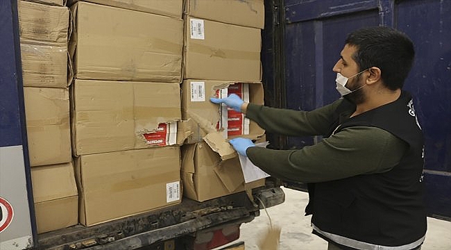 Edirne'de iki tırda yaklaşık 25 milyon makaron ve 44 kilo esrar ele geçirildi