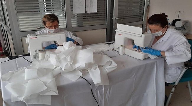 Gelibolu Sosyal Dayanışma Merkezi'nde maske üretimine başlandı