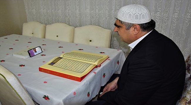 Vatandaşlar Berat Kandili'ni evlerinde eda etti