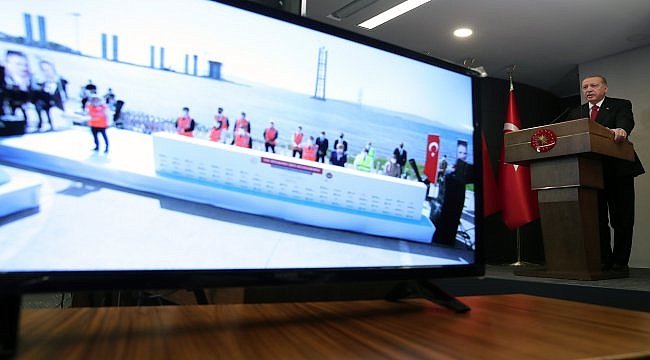 1915 Çanakkale Köprüsü'nün 318 metrelik çelik kuleleri tamamlanıyor