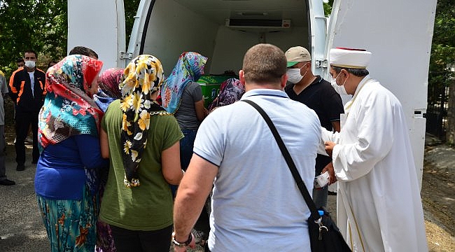 Çanakkale'de eşinin bıçakla öldürdüğü kadın son yolculuğuna uğurlandı