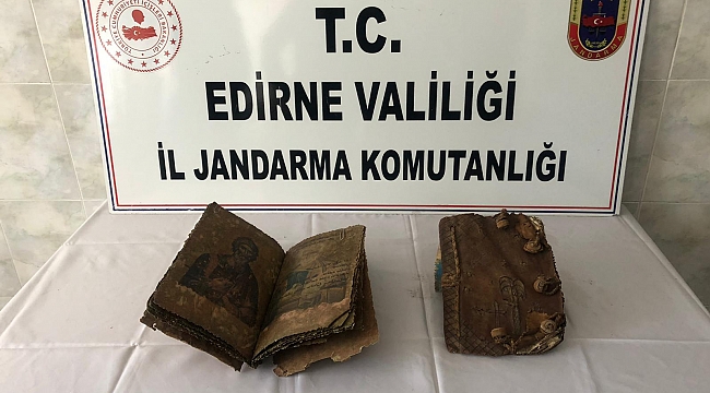 Edirne'de 500 yıllık olduğu değerlendirilen 2 el yazması İncil ele geçirildi