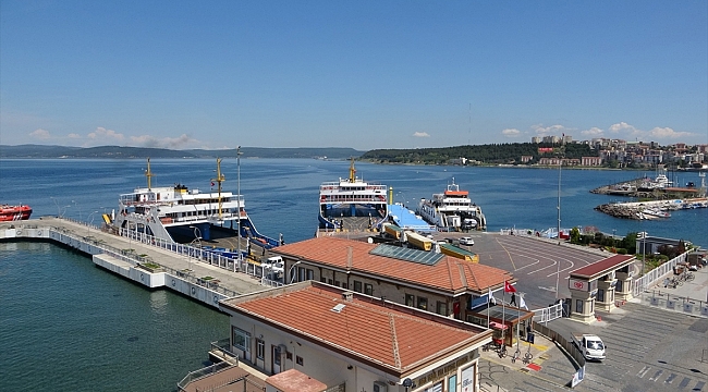 Gemi çalışanlarının 1 Mayıs Emek ve Dayanışma Günü gemi düdükleriyle kutlandı