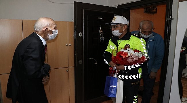 Sakarya Emniyet Müdürü Kaya'dan 92 yaşındaki emekli trafik polisine ziyaret