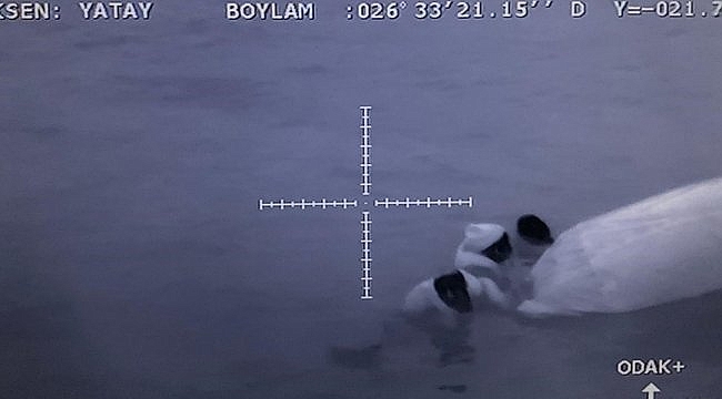 Ayvalık açıklarında sığınmacıları taşıyan bot battı