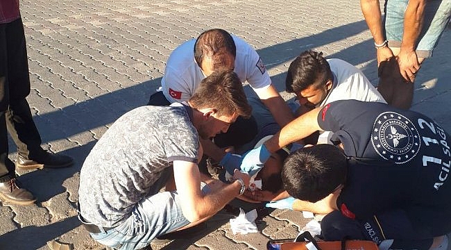 Çanakkale'de kamyonete çarpan motosiklet sürücüsü yaralandı