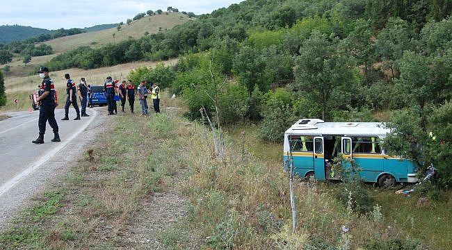 Çanakkale'de yol dışına savrulan minibüsteki 13 tarım işçisi yaralandı