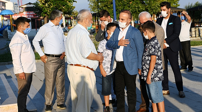 Bülent Turan, bayram namazını Lapseki Sahil camiinde kıldı.