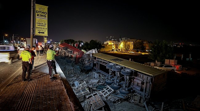 Bursa'da tır ile kamyon çarpıştı: 2 yaralı