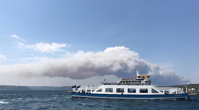 Çanakkale Boğazı'nda gemi trafiği çift yönlü olarak durduruldu.