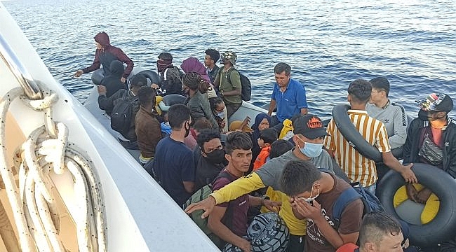 Çanakkale ve Balıkesir açıklarında 74 sığınmacı kurtarıldı