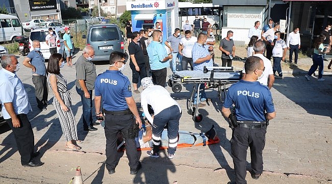 Çanakkale'de otomobil yayalara çarptı: 3 yaralı