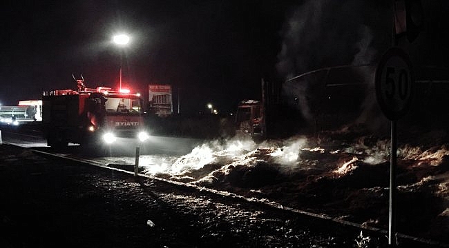 Gelibolu'da saman yüklü tır yandı