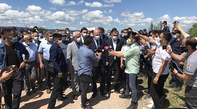 İçişleri Bakanı Soylu Sakarya'da patlamanın yaşandığı bölgede incelemede bulundu