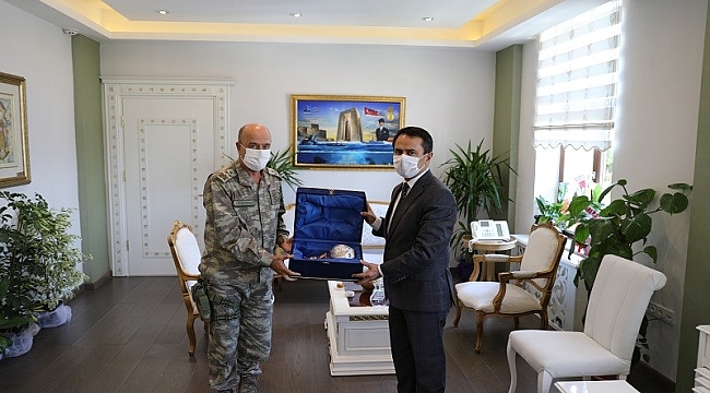 Korgeneral Aksakallı'dan Vali Aktaş'a veda ziyareti