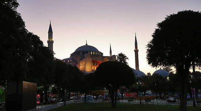 Vatandaşlar, sabah namazında Ayasofya-i Kebir Cami-i Şerifi'ne akın etti