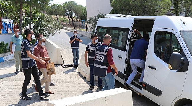 Balıkesir'de kendilerini polis olarak tanıtarak dolandırıcılık yapan 3 şüpheli tutuklandı