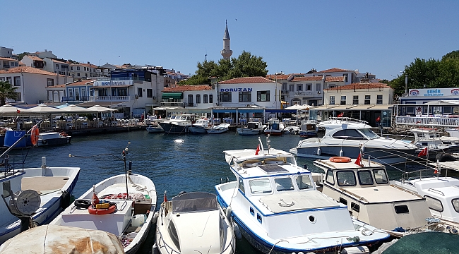 Bozcaada ve Gökçeada'da ziyaretçi yoğunluğu