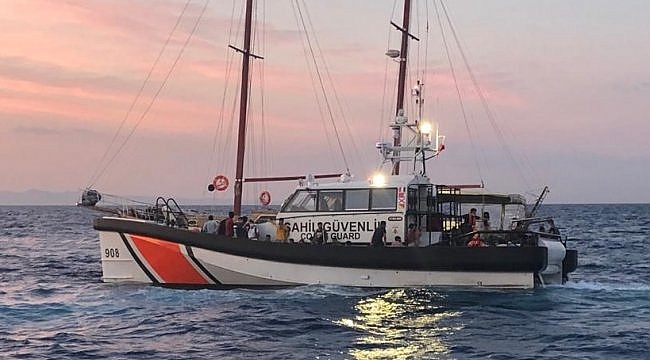 Çanakkale açıklarında tekneleri sürüklenen 145 düzensiz göçmen kurtarıldı