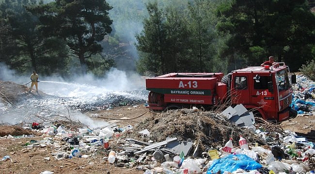 Çanakkale'de çöplükte başlayan yangın ormanlık alana sıçradı