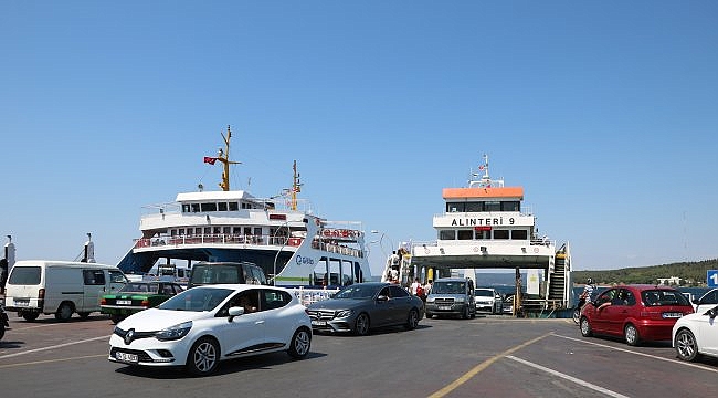 Çanakkale'deki iskelelerde tatilcilerin dönüş yoğunluğu