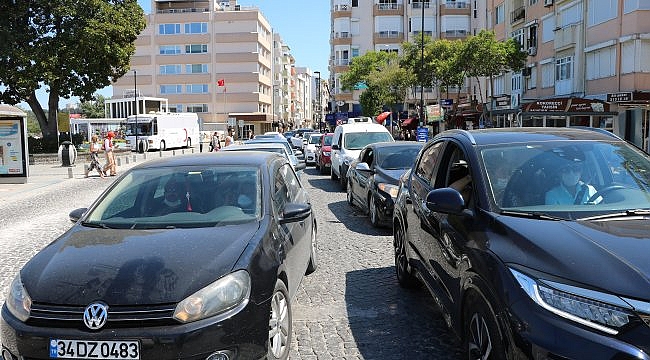 Çanakkale'deki iskelelerde tatilcilerin dönüş yoğunluğu sürüyor