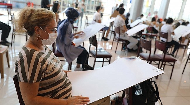 Çocukluk hayali resim öğretmenliği için "en yaşlı öğrenci" olarak yarıştı