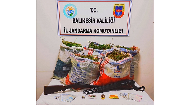Ayvalık'taki uyuşturucu operasyonunda 5 şüpheli gözaltına alındı