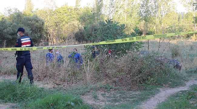 Devrilen traktörün altında kalarak ölen sürücü babasıyla aynı kaderi paylaştı