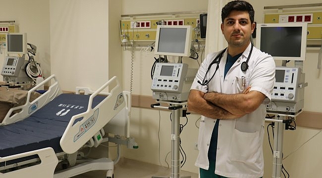 DOKTORLAR KOVİD-19'LA SAVAŞI ANLATIYOR - "Koluna maskeyi takanların solunum cihazına bağlandığını görünce üzülüyoruz"