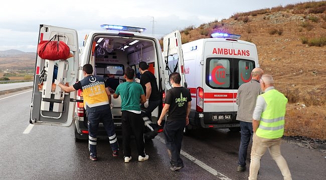 Balıkesir'de dere yatağına devrilen otomobildeki 2 çocuk öldü, 3 kişi yaralandı