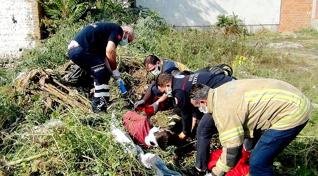 Otların arasında uyurken üzerine moloz dökülen genç yaralandı
