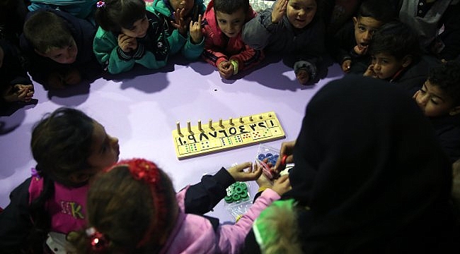 Suriye'de insan hayatına dokunan İHH, savaş çocuklarının eğitimi için de çalışıyor