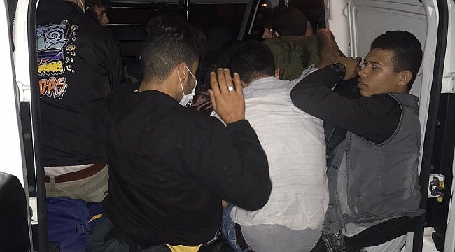 Tekirdağ'da 5 kişi kapasiteli araçta 15 sığınmacı yakalandı