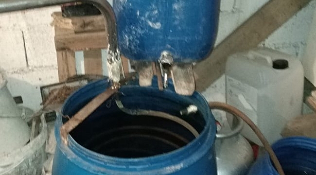 Termosifona sahte içki depolama ve şişeleme sistemi kurmuşlar