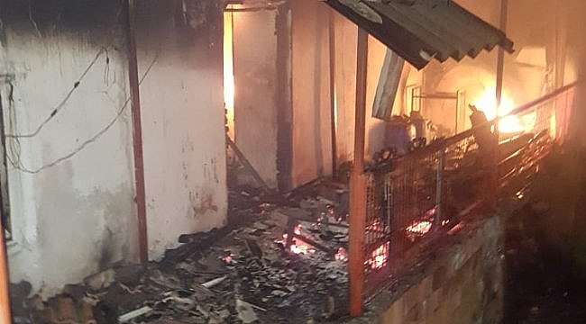 Bayramiç'te sobadan çıkan yangında ev kullanılamaz hale geldi