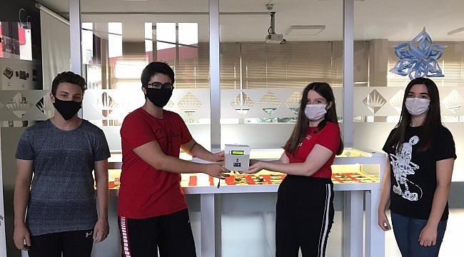 Edirne'de lise öğrencileri temassız ateş ölçer tasarladı