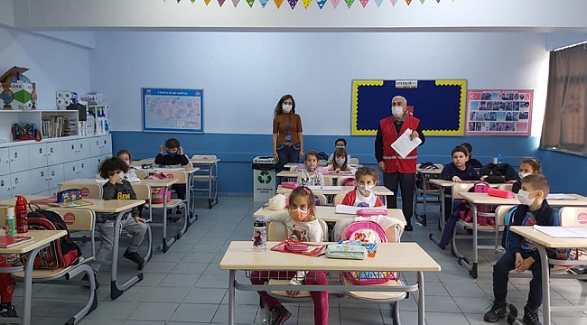 Gelibolulu öğrenciler Kovid-19 ve deprem hakkında bilgilendirildi