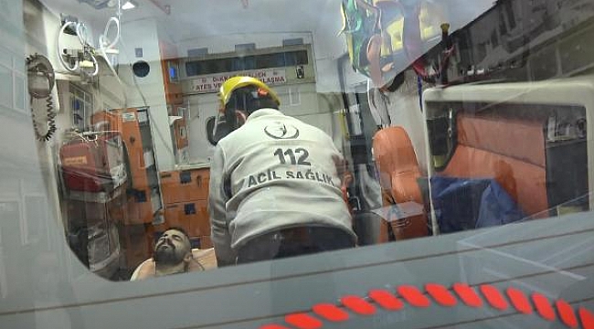 Kardeşiyle çorbacı önünde beklerken vuruldu; saldırganın kaçma anı kamerada