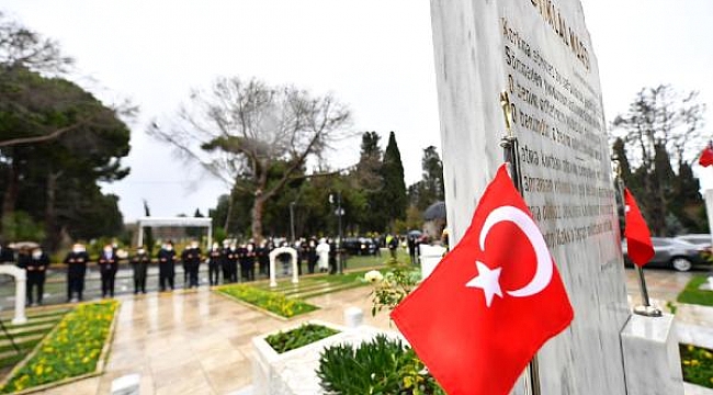 Mehmet Akif Ersoy kabri başında anıldı