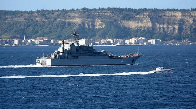 Rus savaş gemisi, Çanakkale Boğazı'ndan geçti