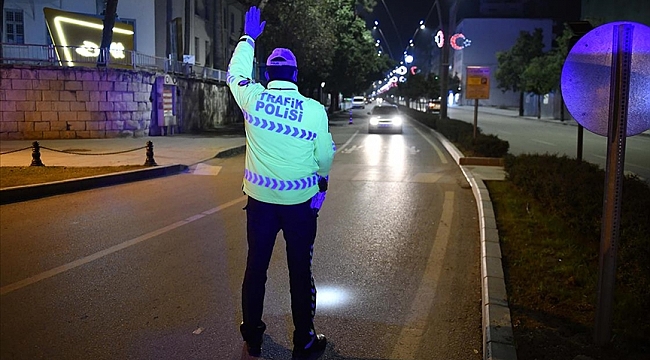 Türkiye genelinde hafta sonu uygulanacak sokağa çıkma kısıtlaması başladı