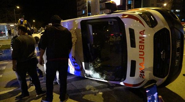 Çanakkale'de hasta taşıyan ambulansla taksi çarpıştı: 5 yaralı