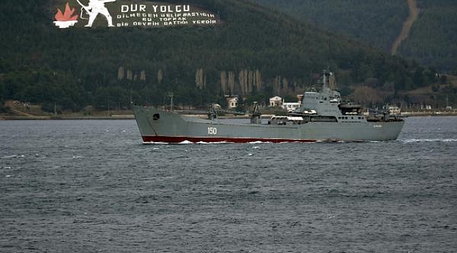 Rus savaş gemisi Çanakkale Boğazı'ndan geçti