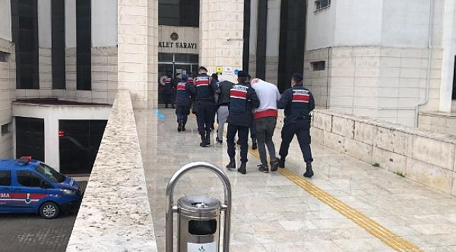 Otostopla gelip, çaldıkları motosikletlerle dönen 7 şüpheliyi jandarma yakaladı