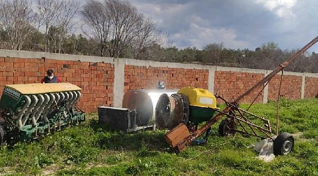 Çaldıkları tarım aletlerini hurdacıya satarken yakalandılar