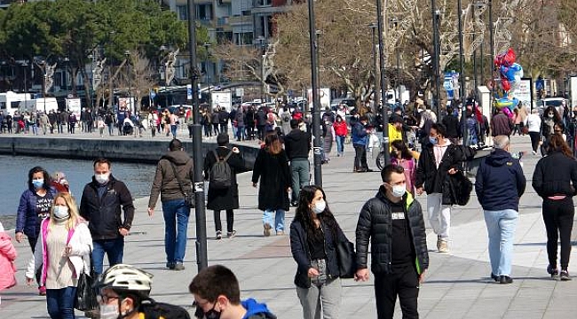 Çanakkale'de kısıtlamasız cumartesi gününde kordon ve sahillerde yoğunluk 